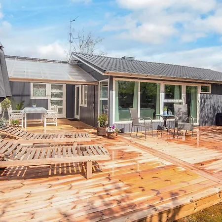 Rustic Retreat At Strand-by Traum Hemmet